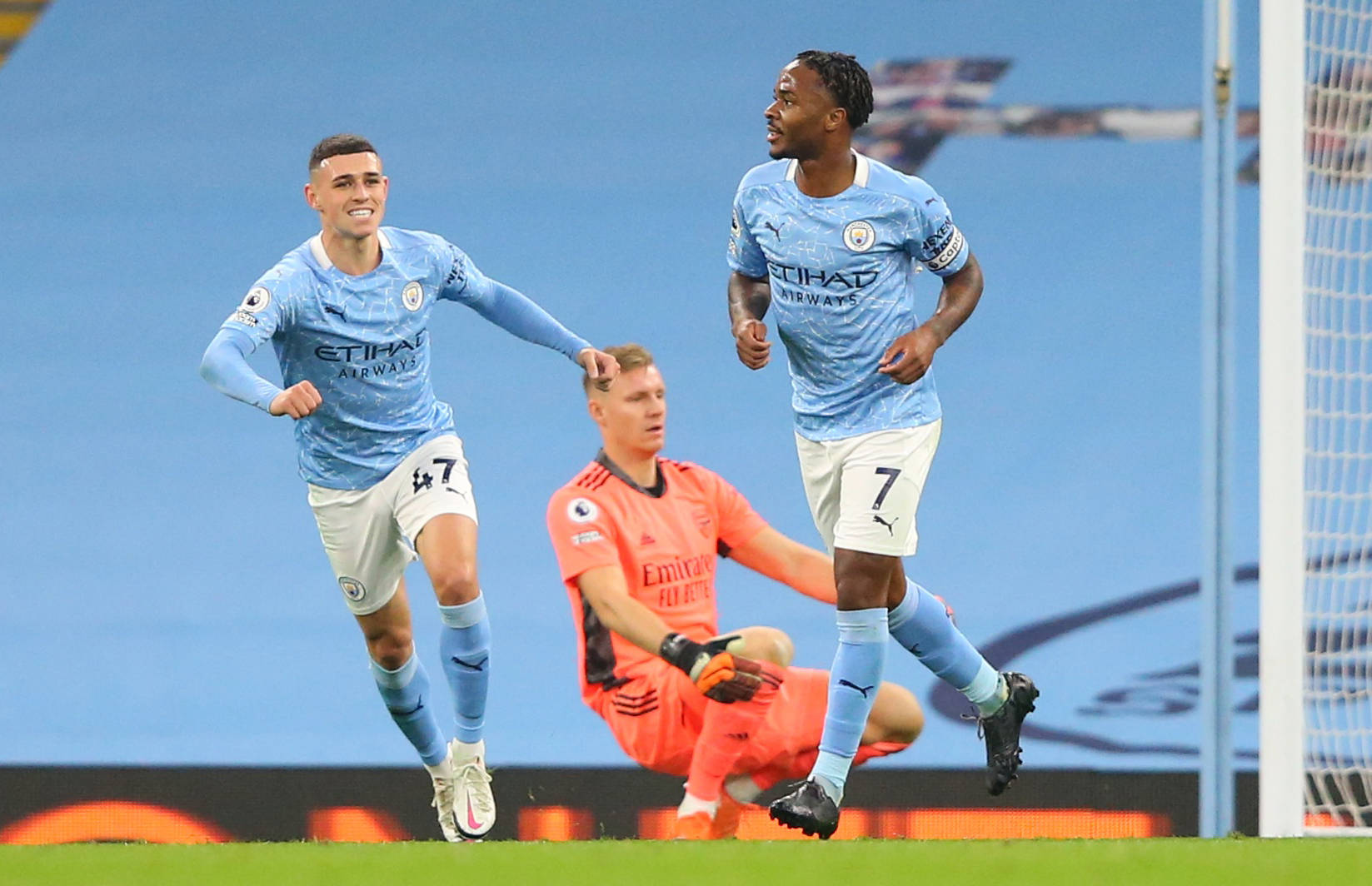 一个陪伴着 一个陪伴着